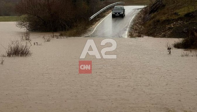 Përmbytje në disa bashki, rritet niveli i lumenjve/ Ja situata nga moti në Qarkun Korçë…