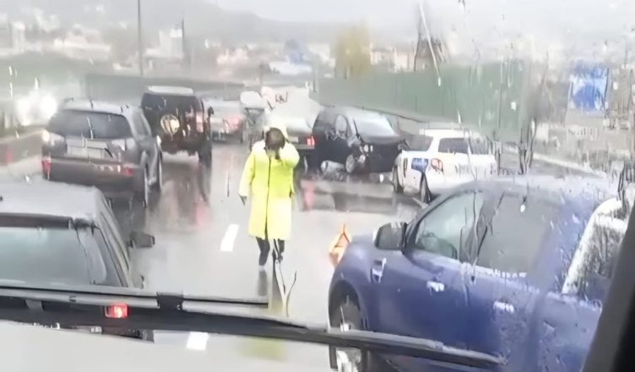 Përplasen “kokë më kokë” mjetet në Unazën e Madhe në Tiranë, bllokohet qarkullimi