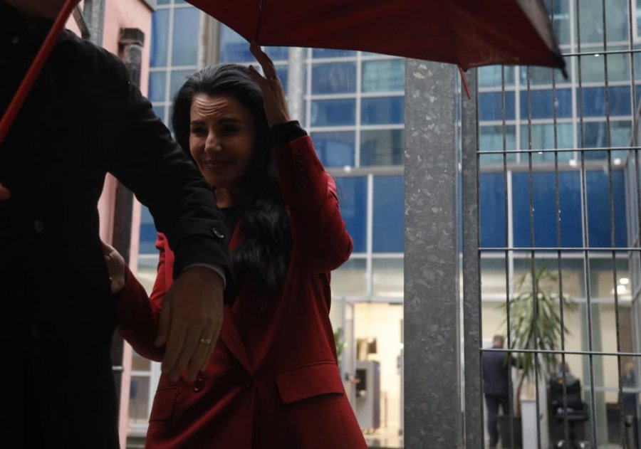 Pezullim nga detyra, e ndalim i daljes jashtë vendit/ Mbeten në fuqi masat ndaj Ballukut e 2 bashkëpunëtorëve