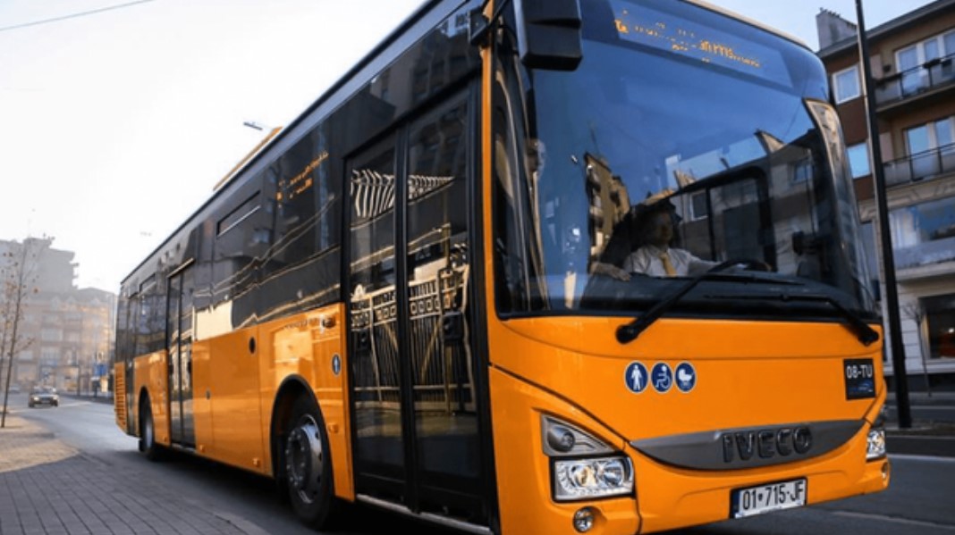 Pezullimi i transportit publik, punonjësit në protestë kundër vendimit/ Rama: Ja kush i mban peng pagesat