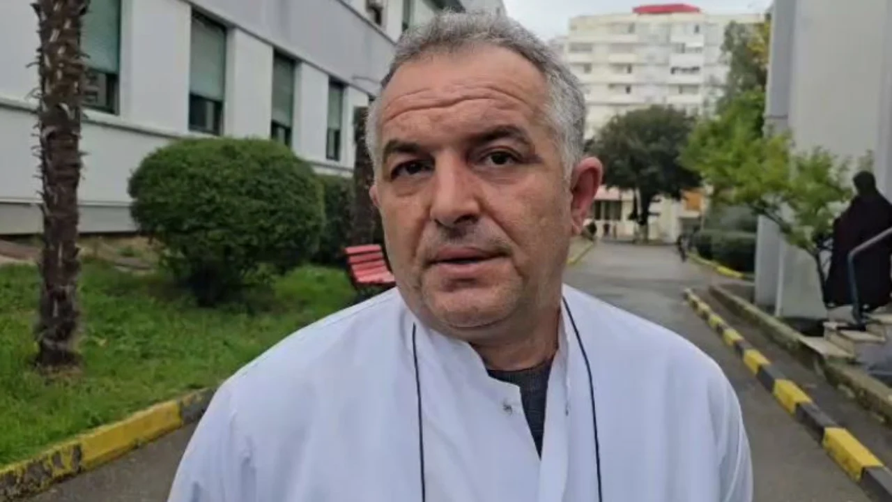 Plagosja me thikë pranë zemrës, mjeku: I mituri është intubuar, vazhdon të jetë në gjendje të rëndë