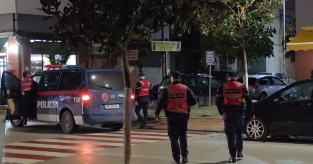 Plas sherri për parkimin në Fier! Plagoset me thikë 33-vjeçari, autori në kërkim