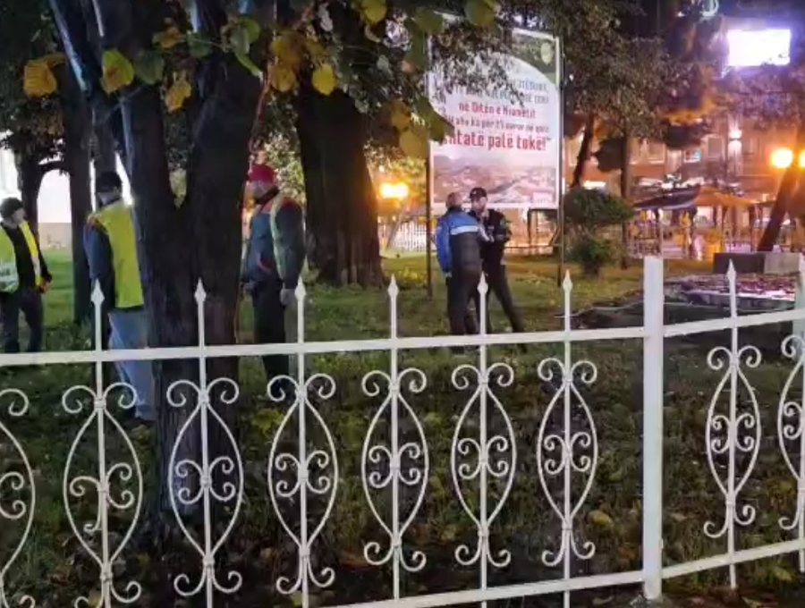 Policia ndërhyn në Shkodër, hiqet tabela e Myftinisë përballë pallatit që po ngrihet në qendër