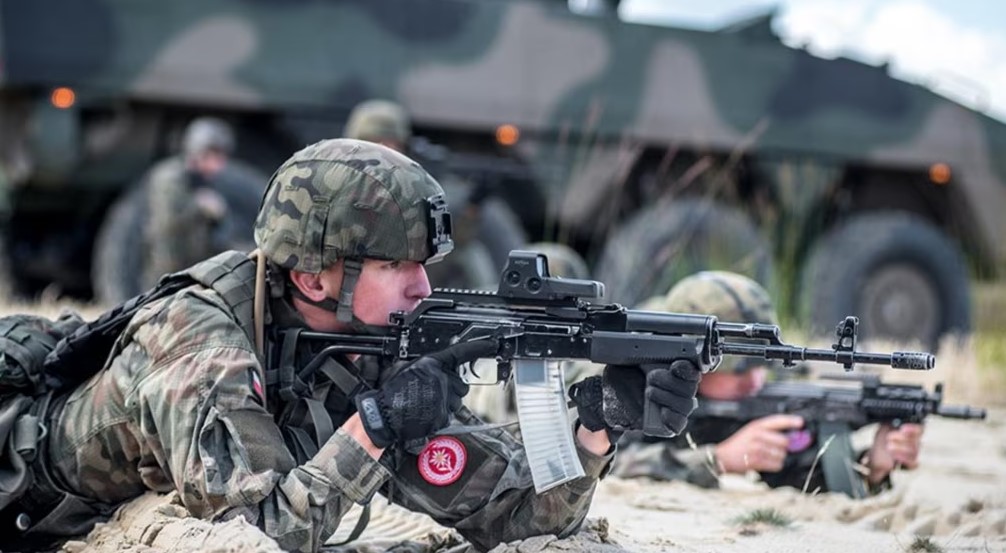 Polonia do të stërvitë ushtarakisht rreth 400.000 njerëz në vitin 2026