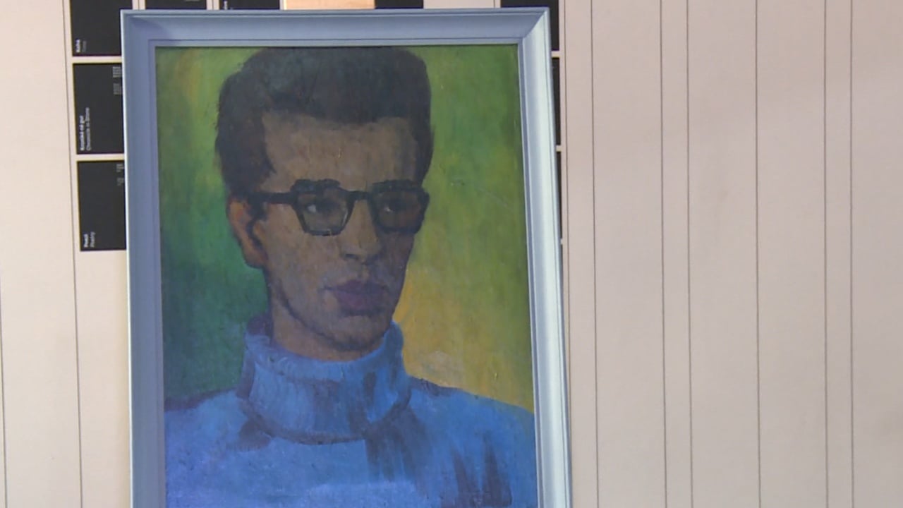 Portreti i parë i Kadaresë/ Vepra e realizuar në vitin 1958 nga piktori Vilson Kilica, gjatë studimeve të tij në Bashkimin Sovjetik