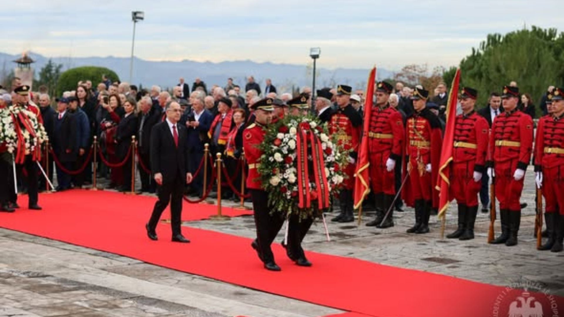 Presidenti Bajram Begaj uron shqiptarët për festën e Çlirimit: Gëzuar Shqipëri! Dje, sot dhe përgjithmonë, besnikë ndaj të njëjtave vlera
