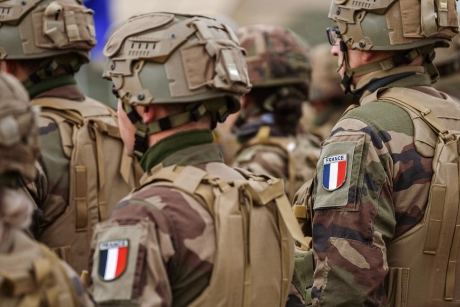 Presidenti francez shpall programin e shërbimit ushtarak vullnetar