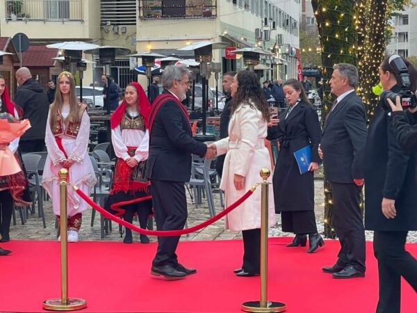 Presidentja Osmani nis vizitën zyrtare në Shkodër, takon Kryetarin Benet Beci