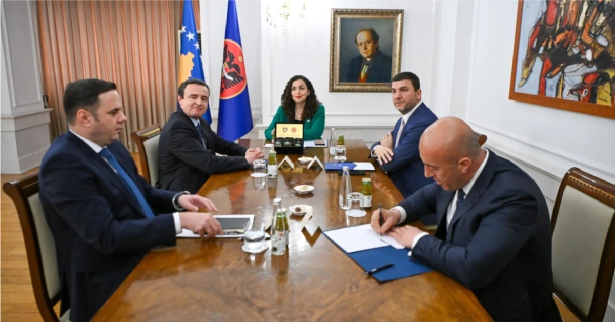 Presidentja Osmani shpërndan parlamentin, Kosova zyrtarisht në zgjedhje të parakohëshme…