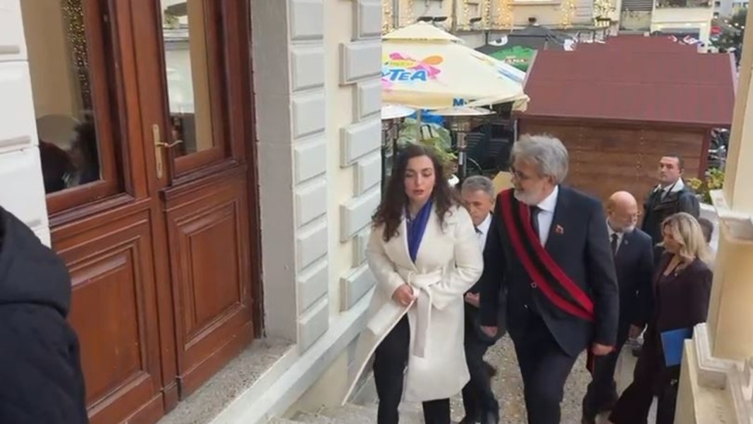Presidentja Vjosa Osmani vizitë në Shkodër, pritet nga kryebashkiaku Benet Beci