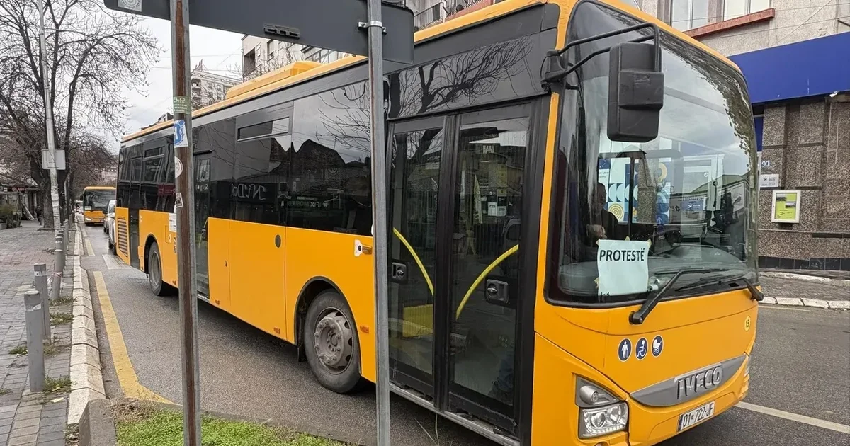 Prishtina në kaos, transporti publik do të jetë i pezulluar edhe nesër