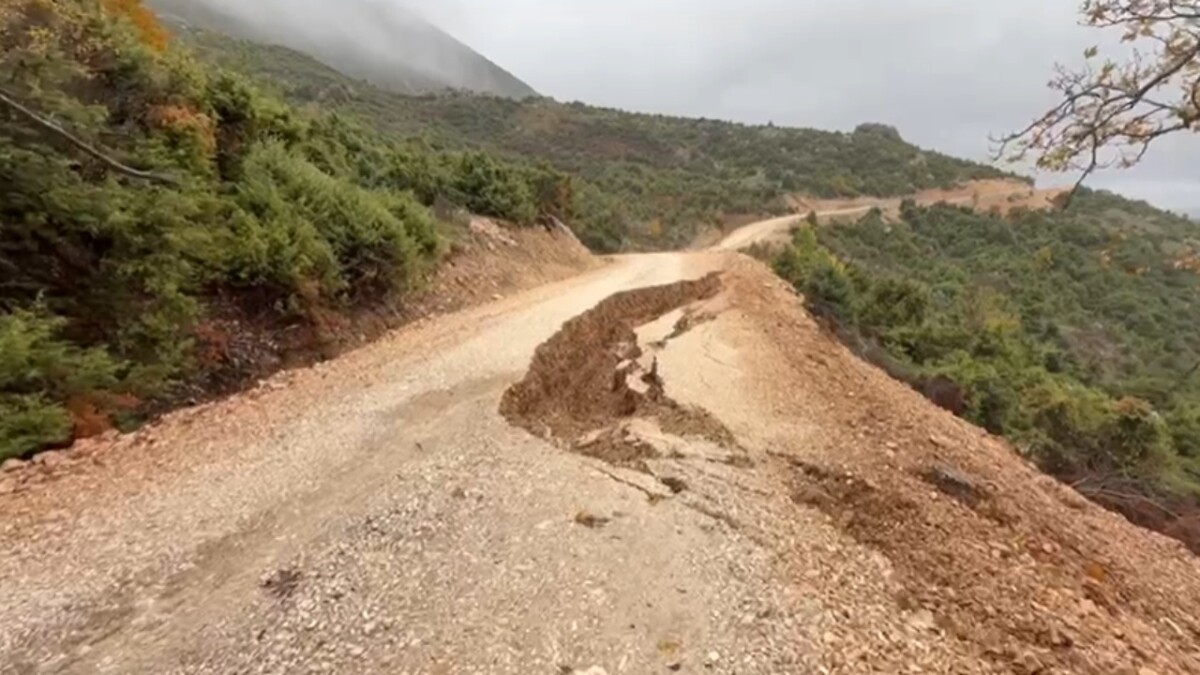 Problematika në qarkun Gjirokastër/ Pasojat e reshjeve të dendura, bllokohet rruga Suhë-Poliçan, dëmtohet…