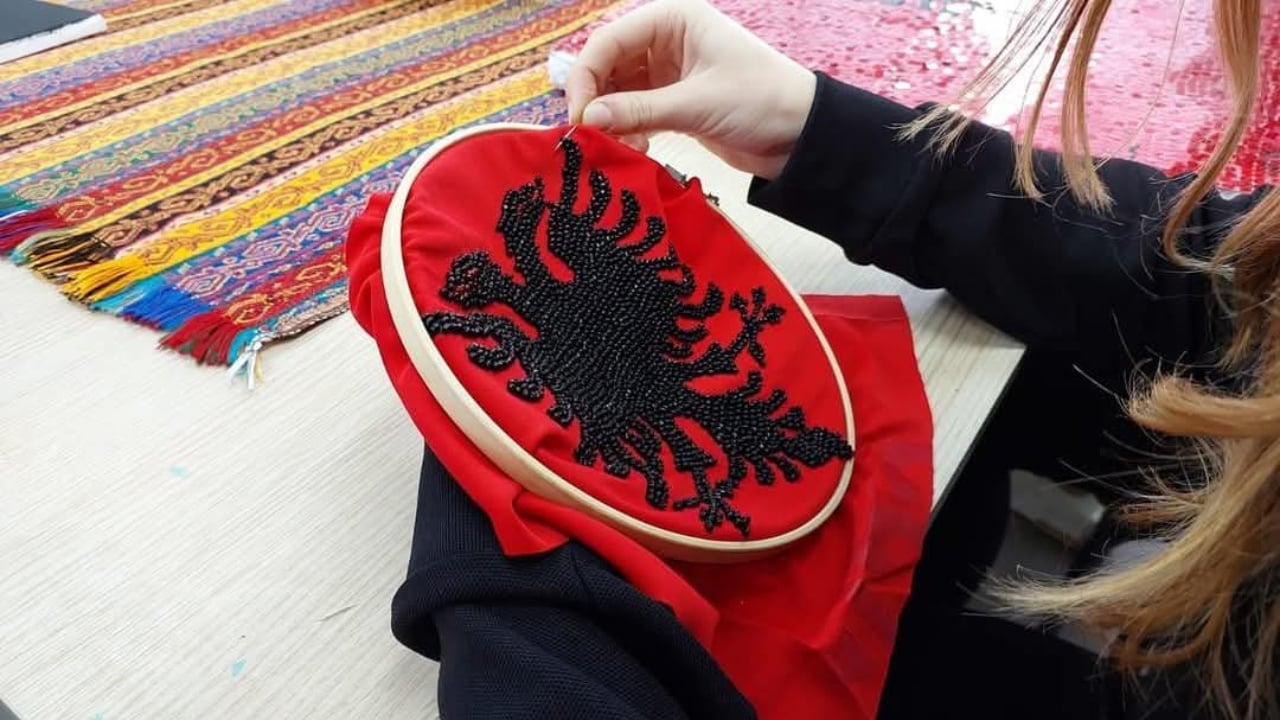 Programi Art dhe Zeje, Rama publikon fotot në prag të festave të nëntorit: Gjithçka merr jetë falë duarve të fëmijëve