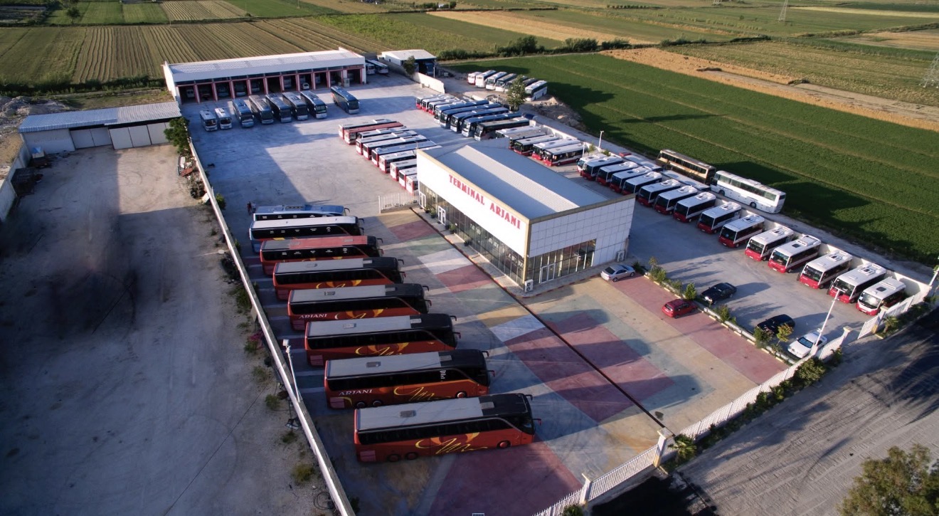 Prokuroria e Fierit sekuestron pasuritë e tre personave dhe kompanisë “Arjani Travel” për pastrim parash nga trafiku i drogës në Ital