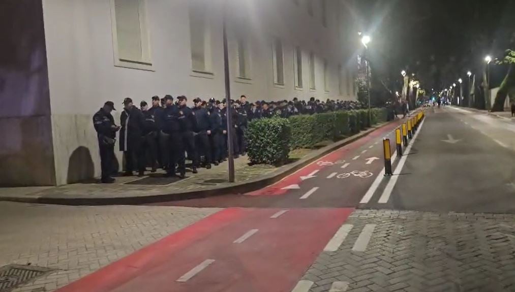 Protesta e PD, qindra forca policie ‘rrethojnë’ Kryeministrinë