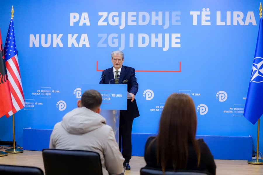 Protesta e sotme/ Berisha: Ne nisim një mision të ri të vërtetë! Një foltore ku do flasin deputetët dhe qytetarët