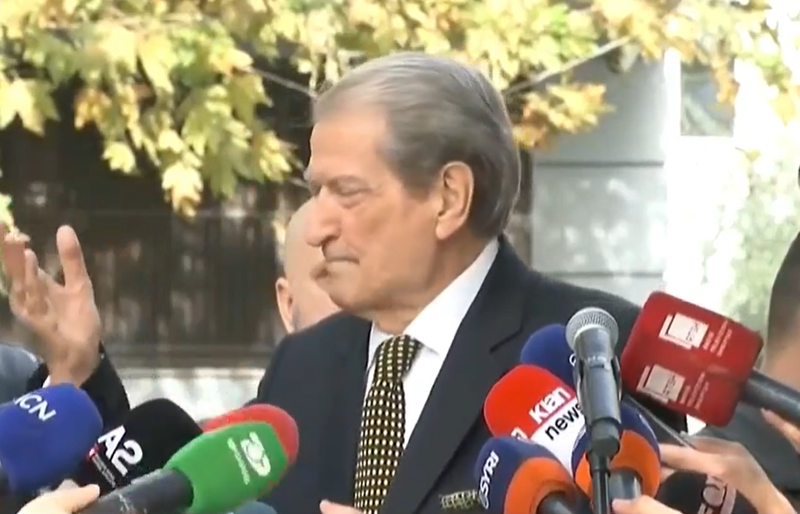 “Pse u fshinë serverat e 21 Janarit?”, Berisha ‘ia ngec’ Gardës: Ç’punë ka Kryeministria?!