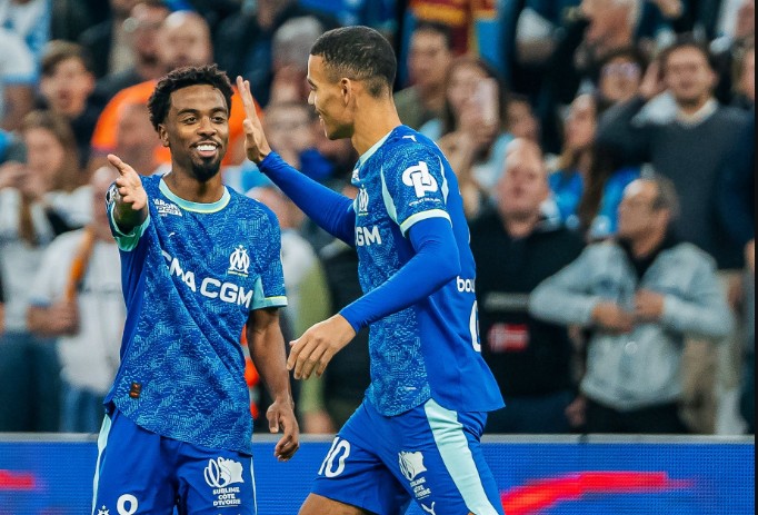 PSG nuk do ta ketë të lehtë këtë sezon, Marseille fiton bindshëm dhe merr kreun (video)