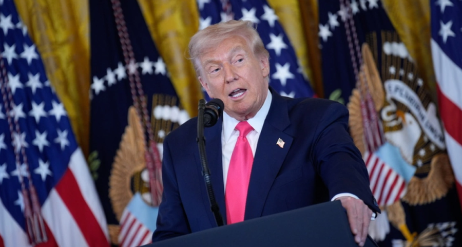 “Pyesni Clintonin për Epstein”, Trump: Mos humbni kohën me mua, kam një vend për të drejtuar