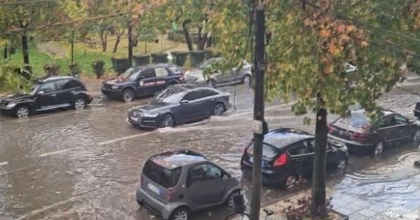 Qarku i Shkodrës nën reshje mesatare shiu, situata jo problematike