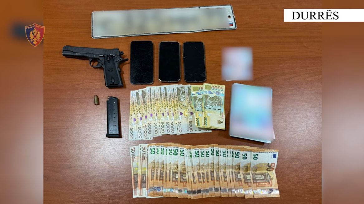 Qarkullonin me armë në një automjet të blinduar, pranga dy personave në Durrës