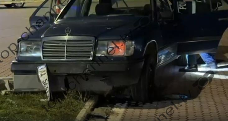 Qëllohet me armë drejt një automjeti në aksin Shkodër-Hani i Hotit, shoferi humb kontrollin dhe aksidentohet