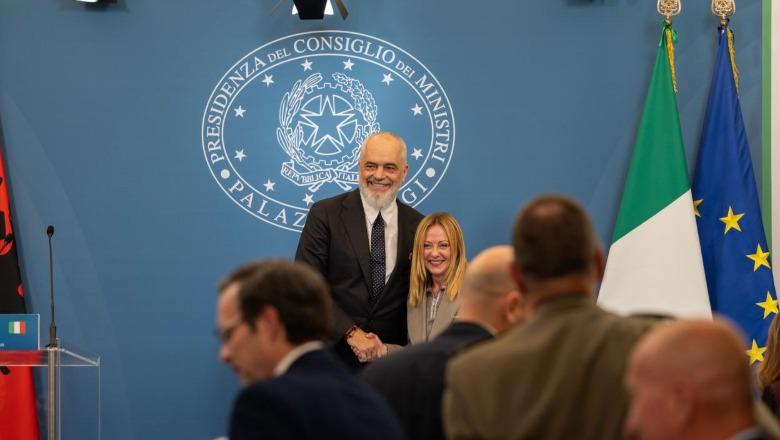 Rama kritikon fotografët italianë: Edhe ato fotot që i bëni i keni shumë të shëmtuara