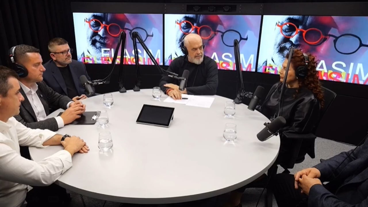 Rama prezanton kandidatët për zgjedhjet e pjesshme lokale, kryeministri batuta me kandidaten e Vlorës: Ka ardhur me të zeza se ndjek linjën time