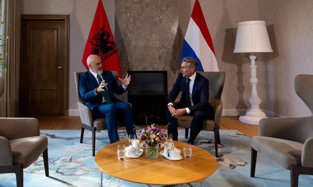 Rama publikon fotot nga rezidenca kryeministrore në Hagë: Folëm për marrëveshjen e partneritetit strategjik