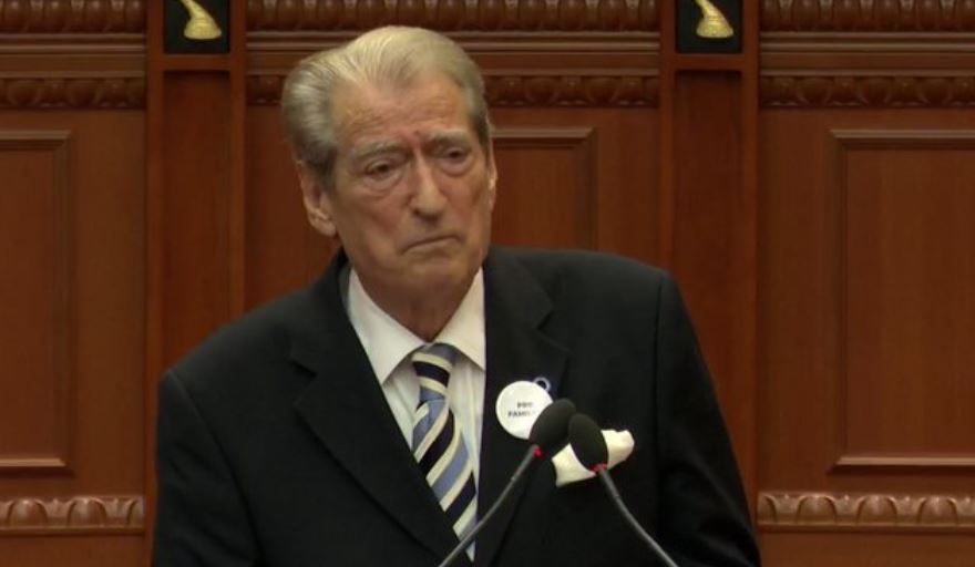 Reagimi i Marta Kos/ Berisha nuk tërhiqet: Nuk kam fyer asnjë ambasador