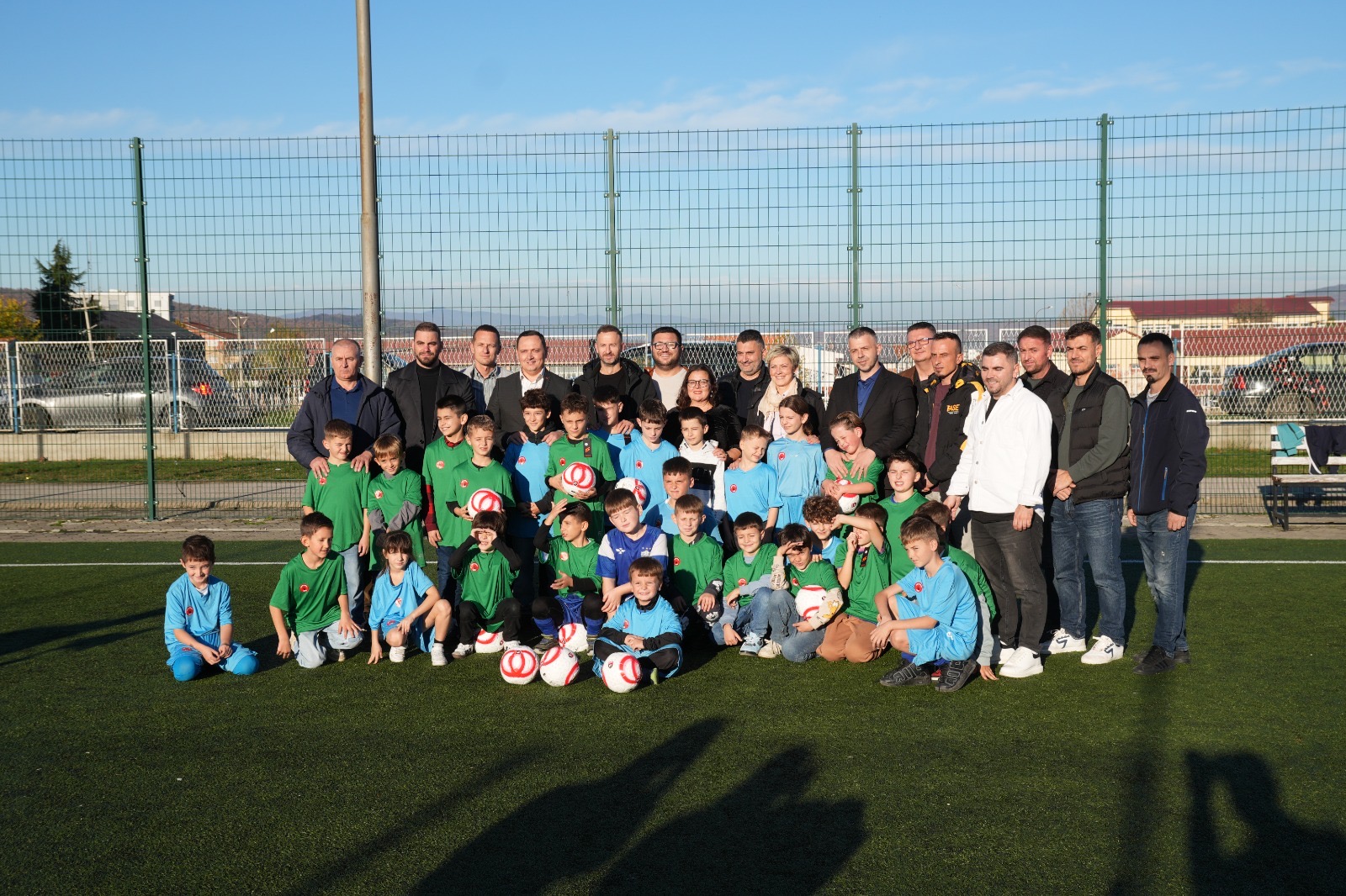 Realitet/ Fëmijët e Luginës së Preshevës pajisen me bazë materiale falë projektit të FSHF-së, “Uniforma ime”