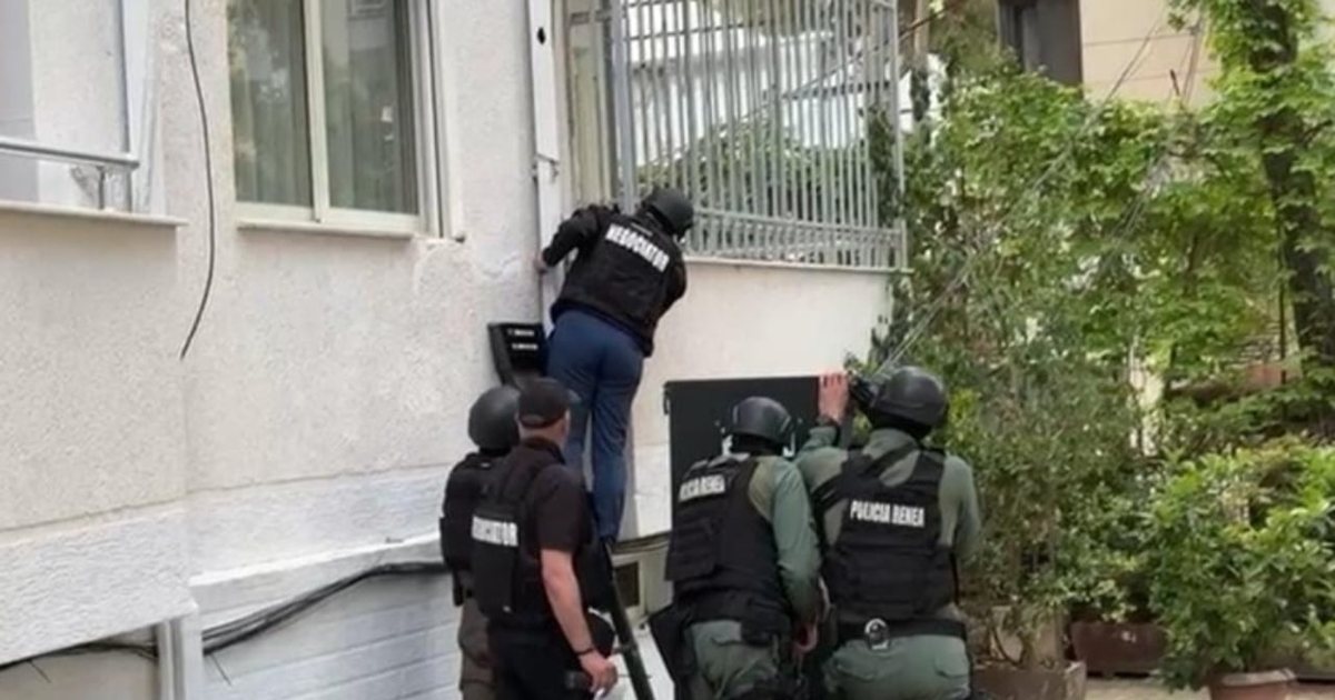 RENEA “zbarkon” në Pukë, dy persona të armatosur refuzojnë të vetëdorëzohen, njëri prej tyre nipi i pronarit të banesës (EMRI)