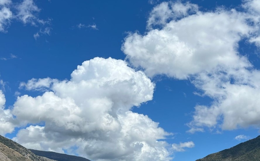 Rikthehen ditët me diell, por ulen temperaturat! Ja parashikimi i motit për sot