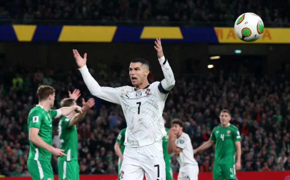 Ronaldo ia hedh paq, FIFA tregohet e “butë”. Portugezi do të luajë që në ndeshjen e parë të Botërorit