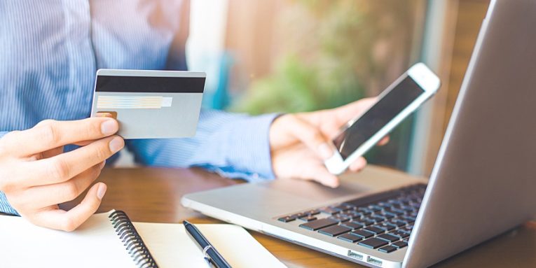 Rriten pagesat elektronike, 67% e transfertave bankare bëhen nëpërmjet internetit