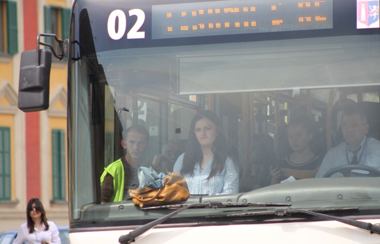 Rritja e çmimit të abonesë dhe biletës së urbanit, eksperti: Ja pse qytetarët do të paguajnë më shumë