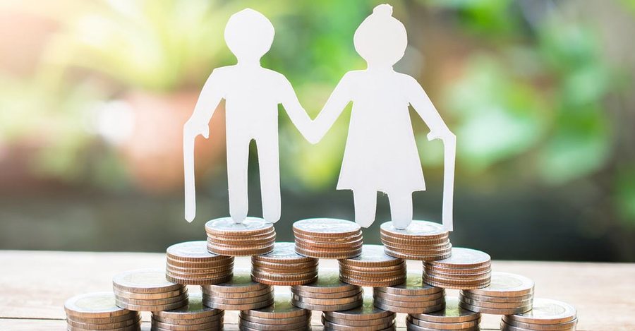 Rritje pensionesh apo rishpërndarje e bonusit të fundvitit? Eksperti sqaron si do të funksionojë skema