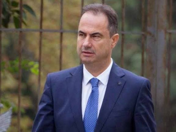 Rroftë uniteti SHTET-PARTI-KRIM