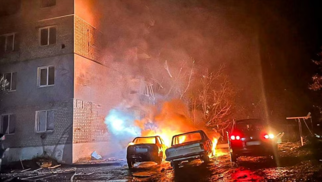 Rusia kryen sulme vdekjeprurëse në Ukrainë teksa Zelensky niset drejt Parisit në kërkim të armëve