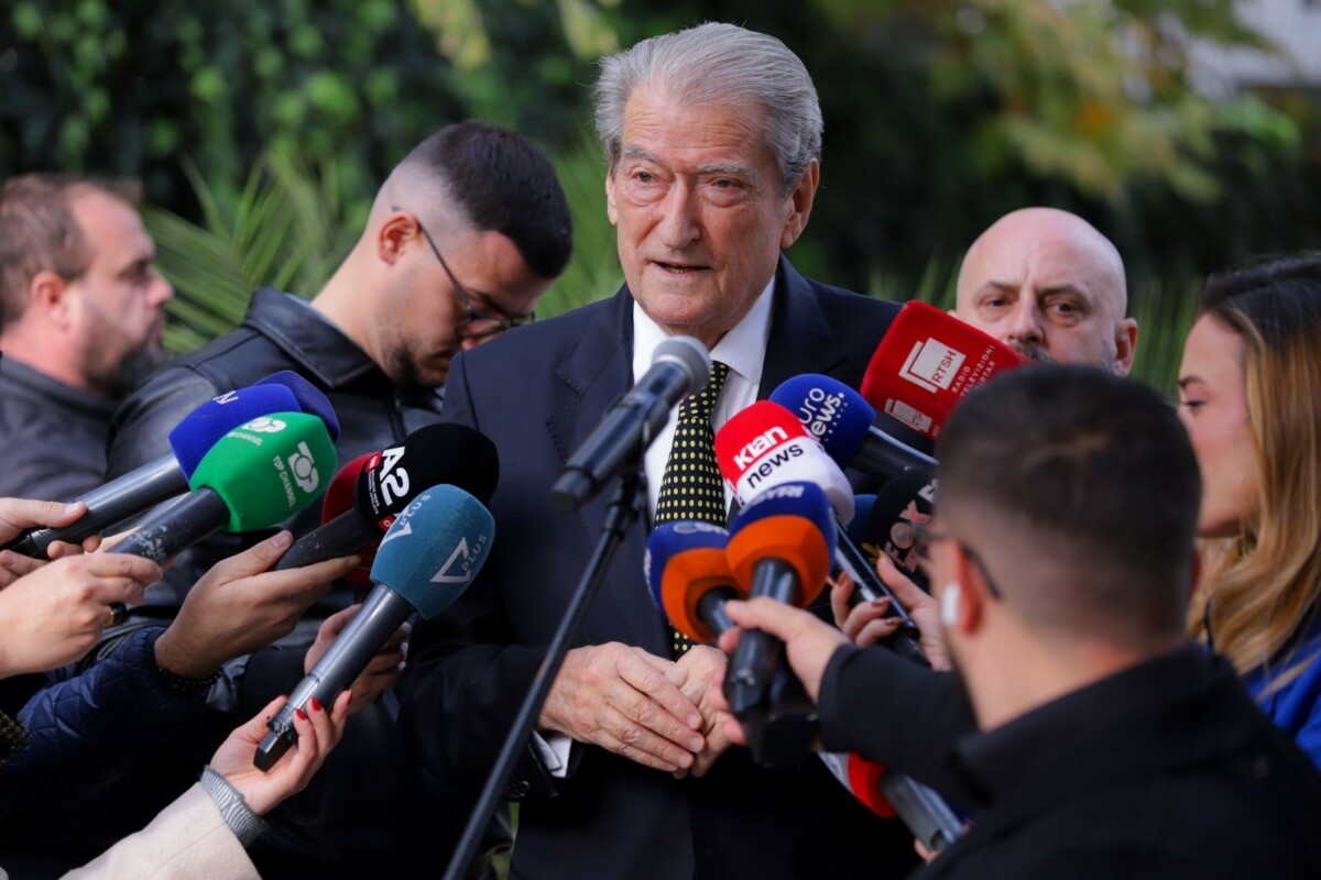 Sali Berisha i terrorizuar pas dëshmisë në SPAK për vrasjet në bulevard, prokurorët i referohen rrëfimit të Bamir…