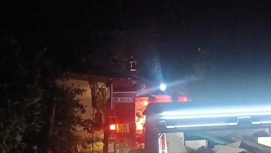 Sarandë/ Digjet një lokal druri në orët e para të mëngjesit, Policia po heton shkaqet