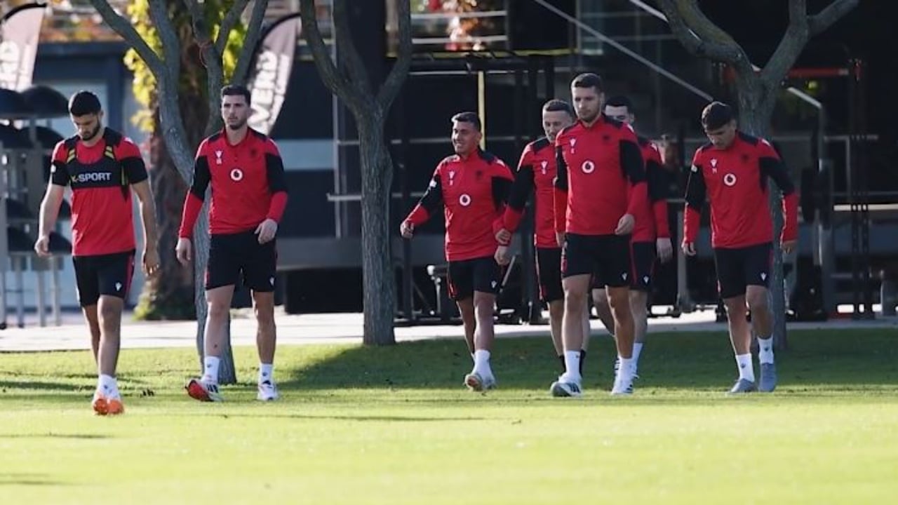 Seanca e parë stërvitore e Kombëtares shqiptare para duelit me Andorrën, grupit i mungojnë 3 lojtarë…