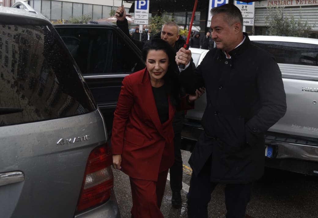 Seanca për Ballukun dhe drejtorët/ GJKKO tërhiqet për vendim