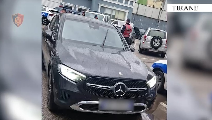 Sekuestrohen makina luksoze me vlerë 110 mijë euro në Tiranë, dy të dyshuar në kërkim