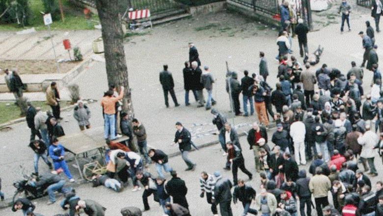 “Sekuestrova armët e grupit të zjarrit”- Ish prokurori për 21 janarin: Mblodha gëzhojat, probleme pati me urdhrat e ndalimit