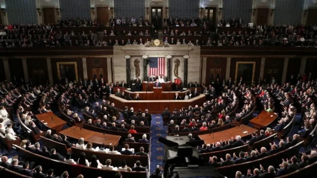 Senati amerikan miratoi marrëveshjen për t’i dhënë fund mbylljes së qeverisë. Çfarë pritet të ndodhë më tej?