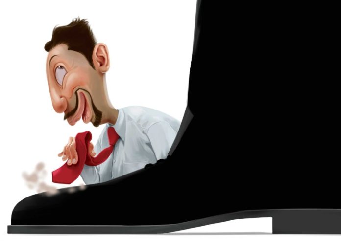 Servilizmi është një mjet shumë i dobishëm për karrieristët…