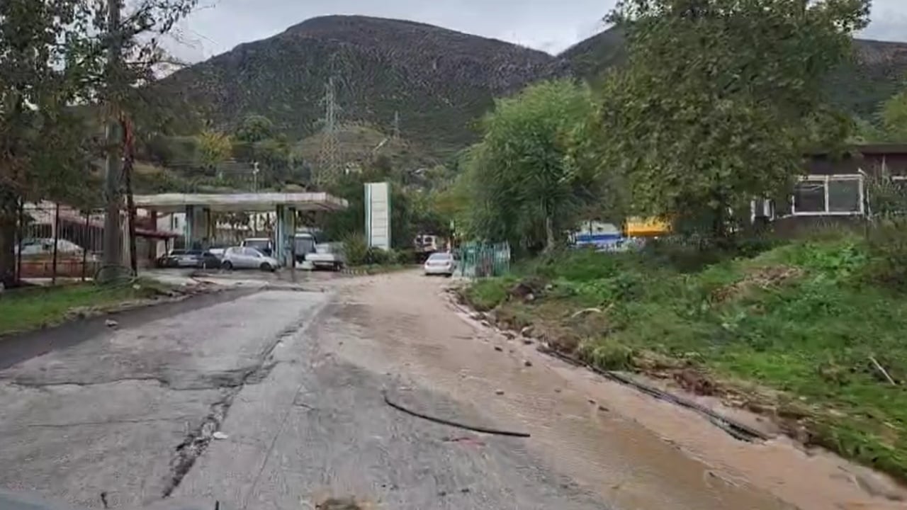 Shembet ura në Jezull, fëmijët mbeten pa shkuar në shkollë. Bllokohen disa fshatra në zonat malore të Mirditës