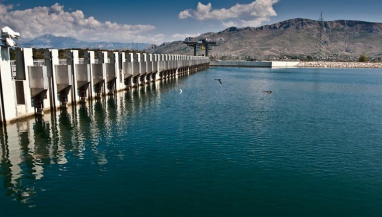 Shiu mbush Kaskadën e Drinit, KESH thirrje banorëve për kujdes