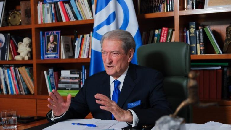 “Shko në SPAK dhe përballu! Komentet i lexon, fletëthirrjen jo”/ Berisha njofton bisedë live në rrjetet sociale, fansat e ‘masakrojnë’